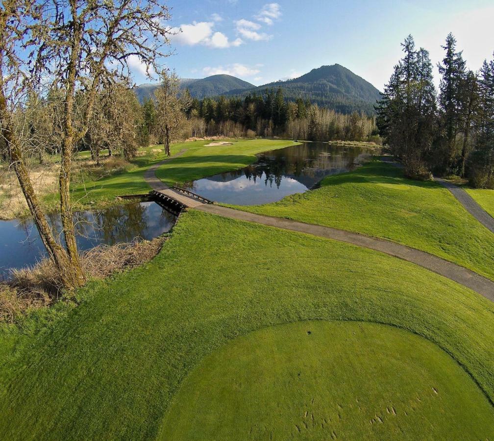 Mckenzie River Mountain Resort Blue River Eksteriør billede